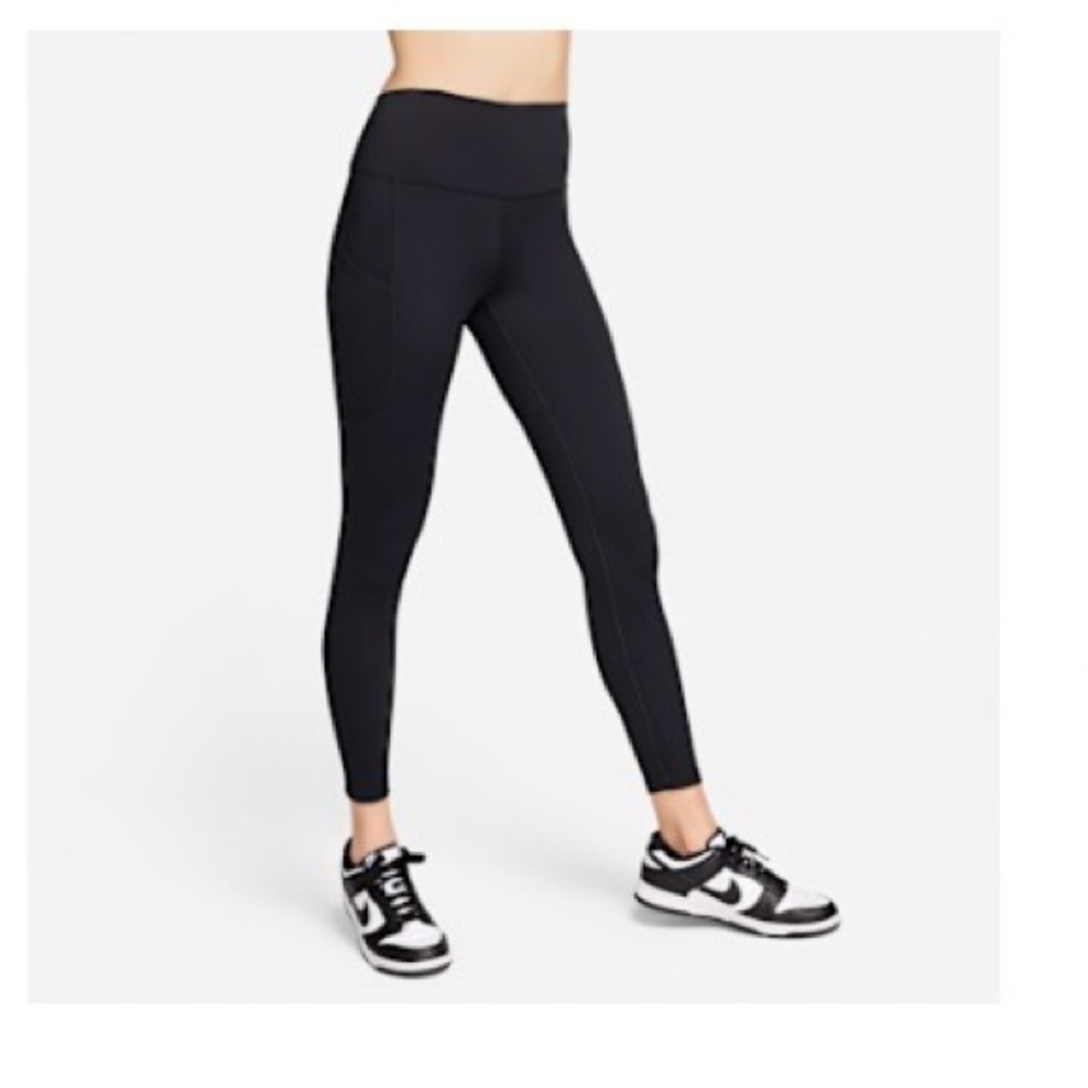Nike One high-waisted 7/8 legging with pockets, size M